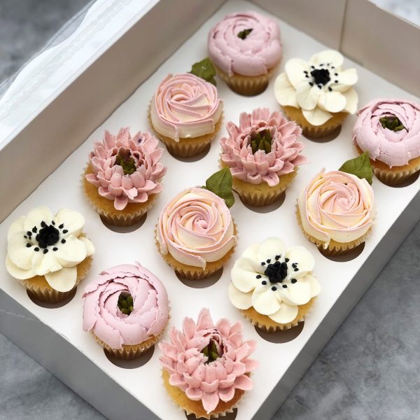 cupcake bouquet, taylor made cupcake bouquet, taylor made cakes, mini flower cupcakes, mimi cupcakes, mini buttercream cupcakes